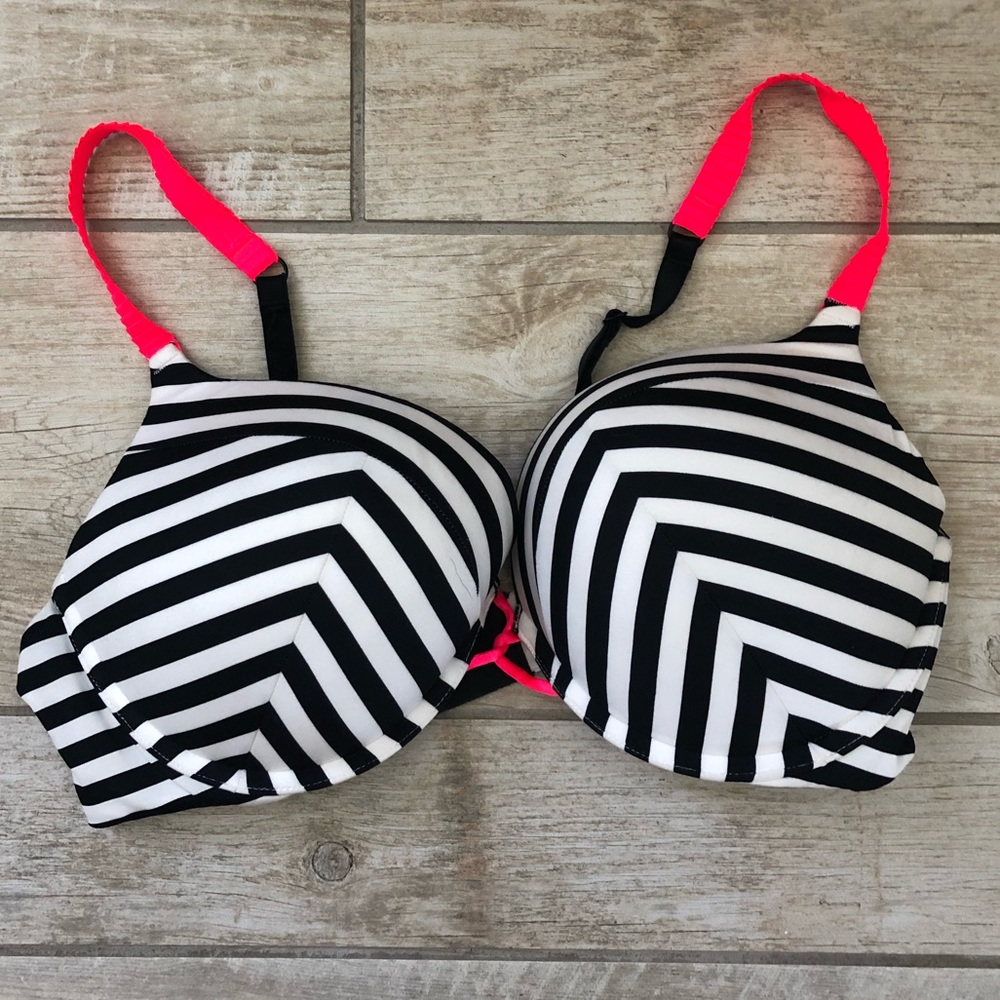 Victoria’s Secret Bombshell Plunge 38C